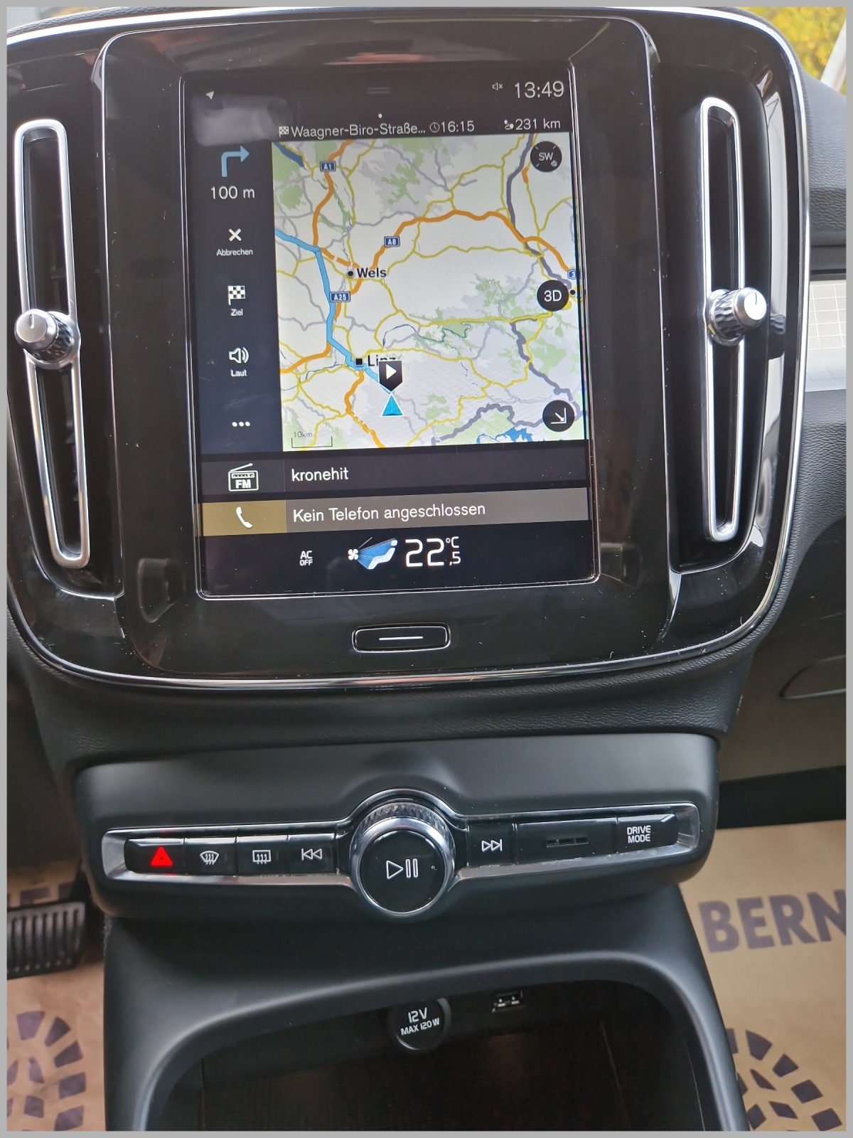 Volvo XC40 T4 Geartronic Momentum Pro,LED,NAVI gebraucht kaufen in